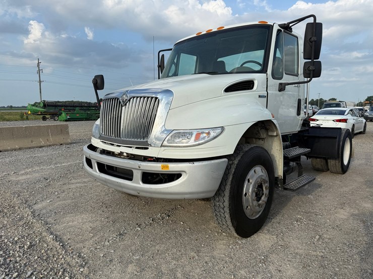 2008-international-durastar-4400-image-1