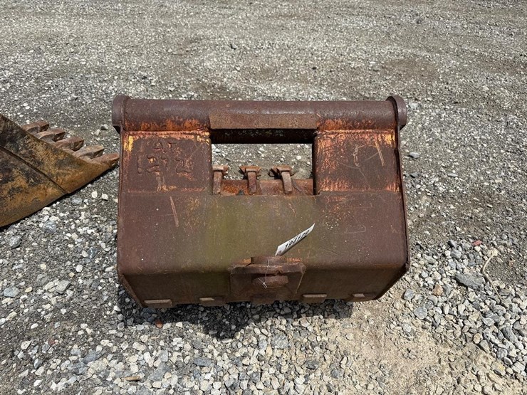 b-30”-excavator-bucket-image-3
