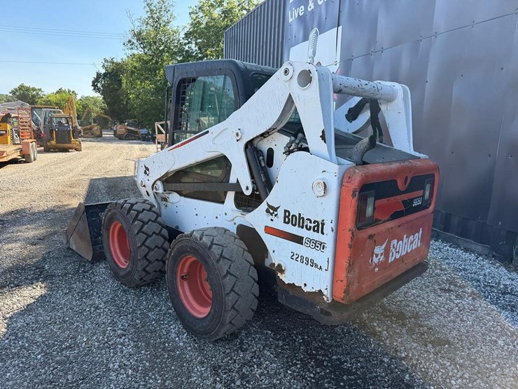2015-bobcat-s650-image-2