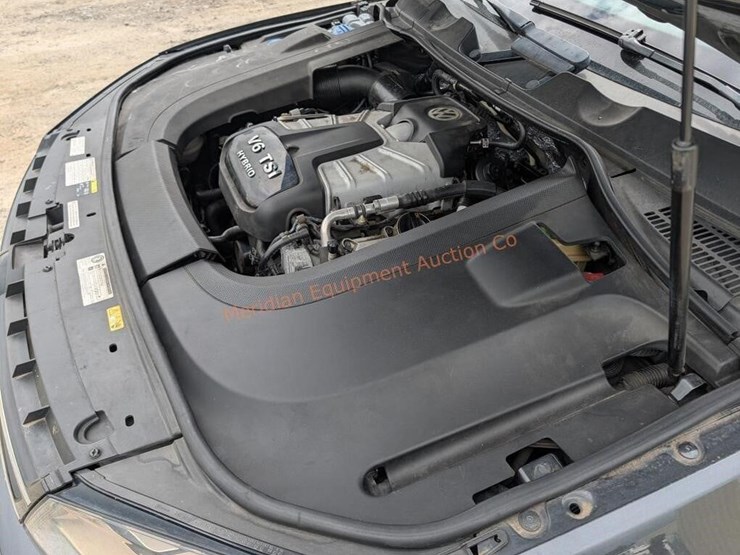 2013-volkswagen-touareg-image-45