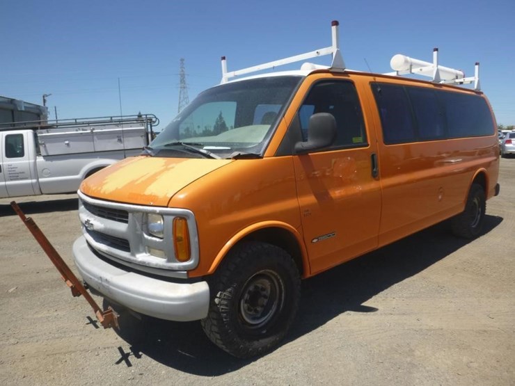 2000-chevrolet-express-3500-image-1