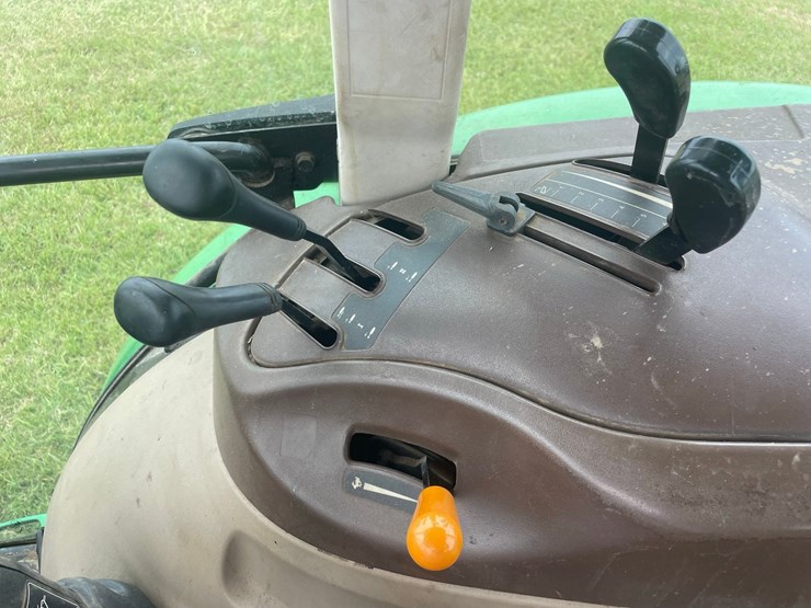 2004-john-deere-5520-image-38