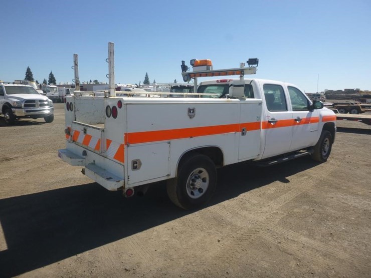 2009-chevrolet-3500-image-3