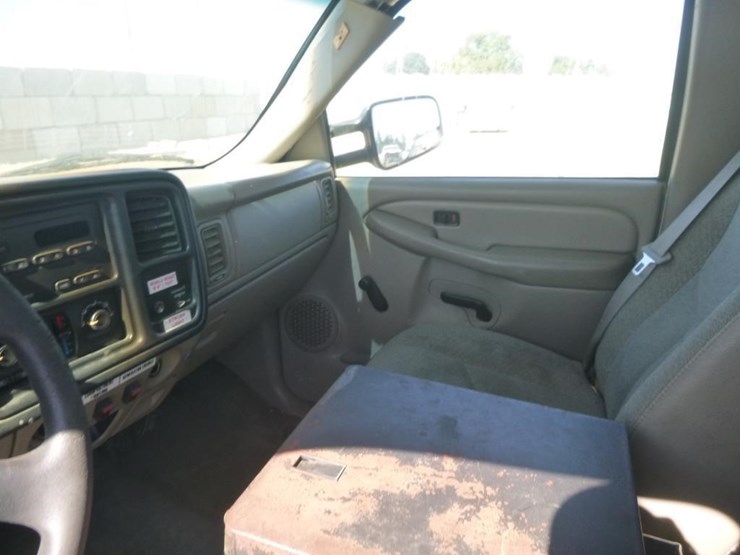 2003-chevrolet-silverado-2500hd-image-11