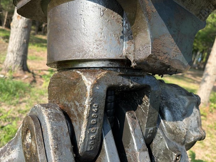 2015-deere-648l-image-15