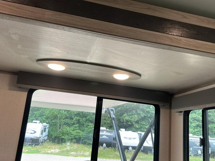 #142-•-2022-keystone-passport-grand-touring-series-2870rl-camper-image-46