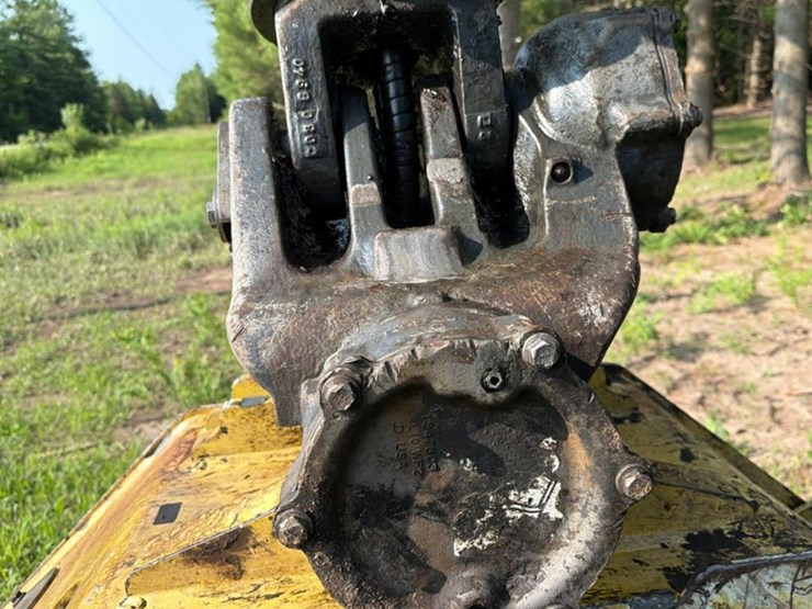 2015-deere-648l-image-16