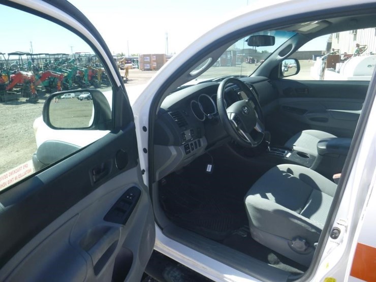 2013-toyota-tacoma-image-5