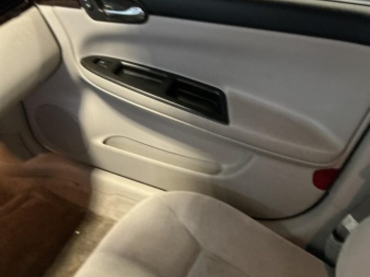 2016-chevrolet-impala-limited-sdn-image-19