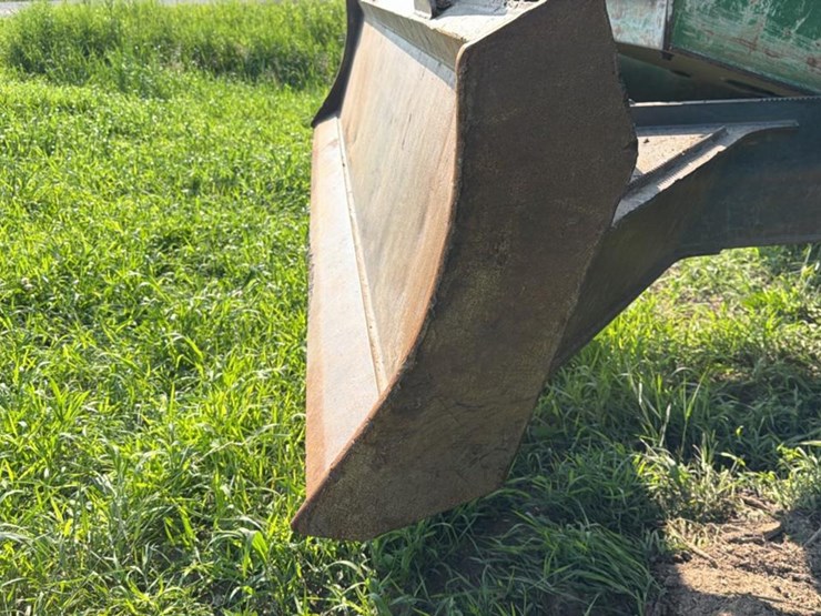2015-deere-648l-image-39