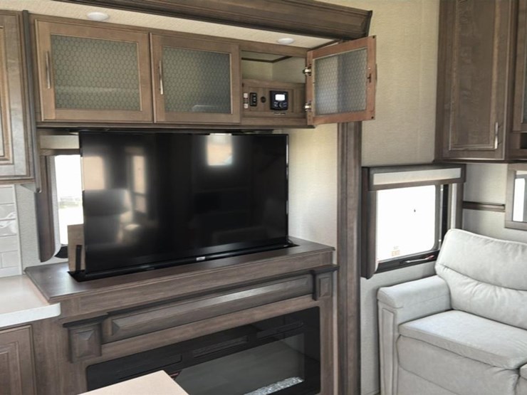 #138-•-2022-grand-design-solitude-345gk-camper-image-57
