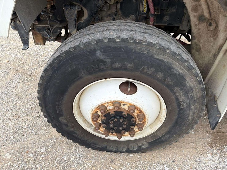 2016-freightliner-m2-106-image-49