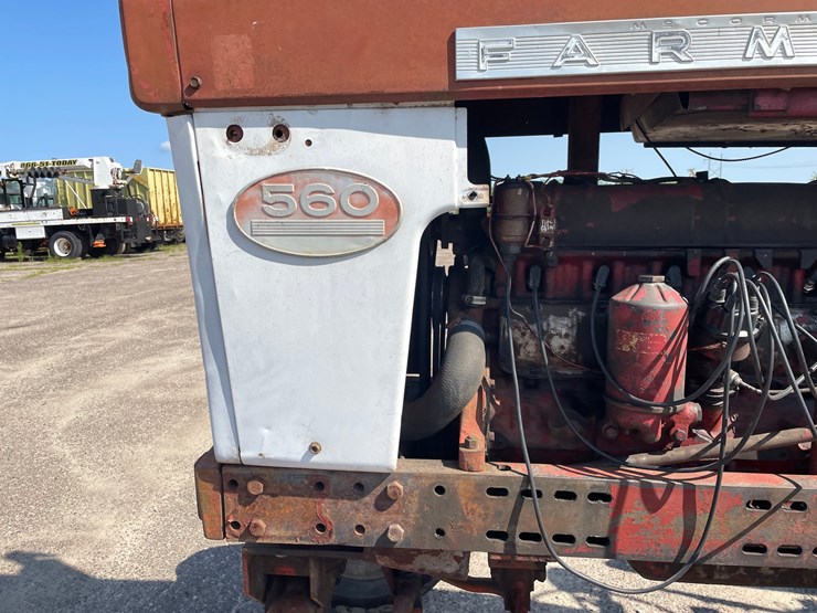 #2102-•-farmall-560-tractor-image-14