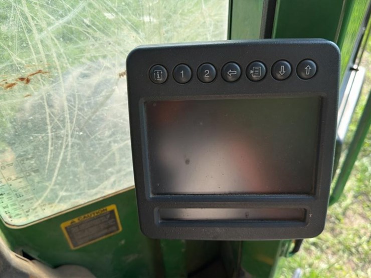 2015-deere-648l-image-46