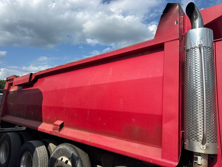 2007-sterling-l9500-image-14