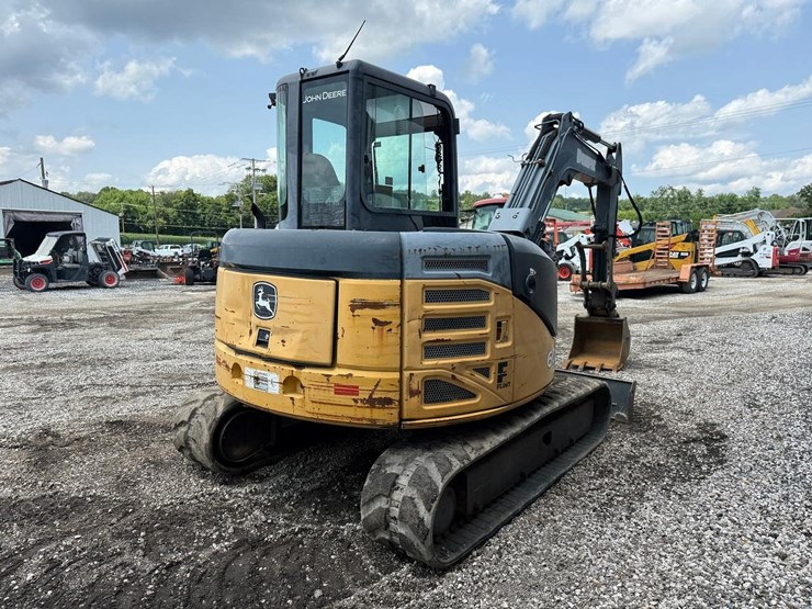 2010-john-deere-60d-image-4