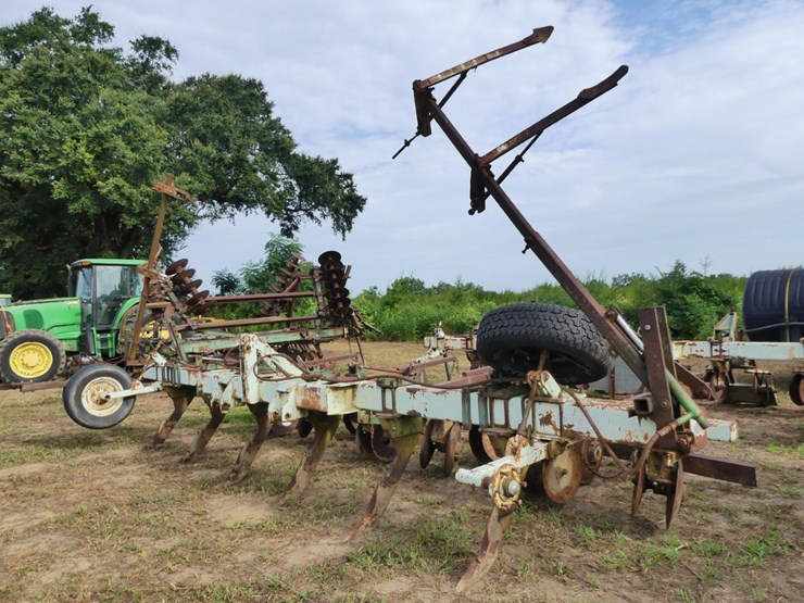 kmc-6-row-ripper-bedder-image-6