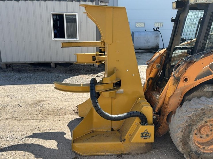 #102-•-2021-dfm-cfb-skid-steer-mount-feller-buncher-head-image-3