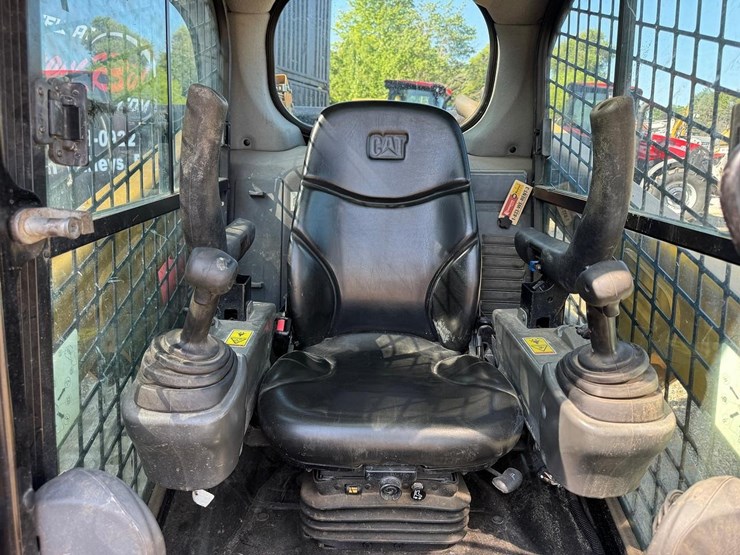 2017-caterpillar-249d-image-22