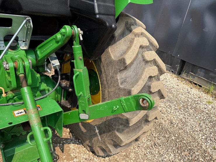 2023-john-deere-4052r-image-16