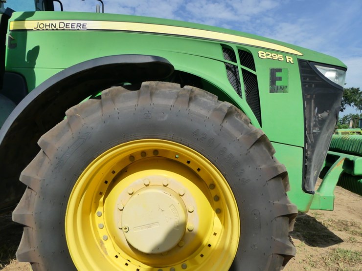 2015-john-deere-8295r-image-12
