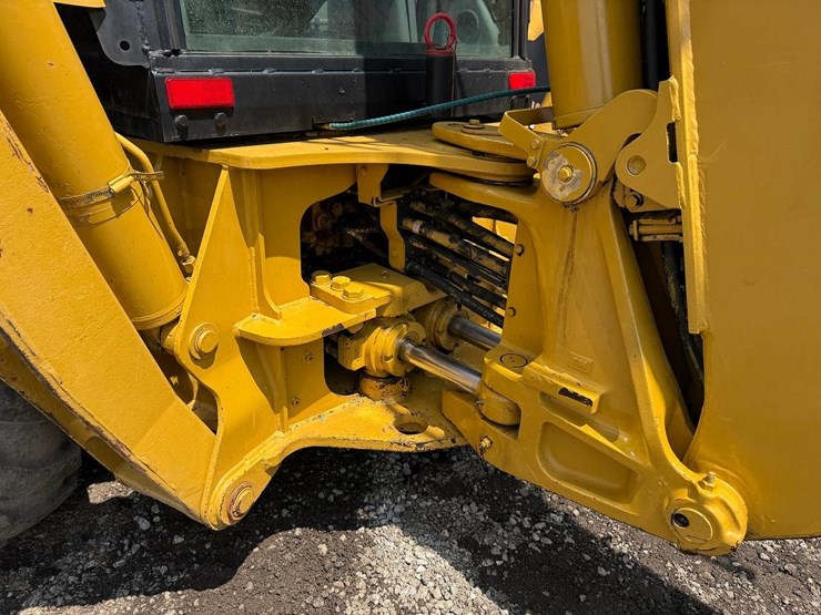caterpillar-420d-image-17