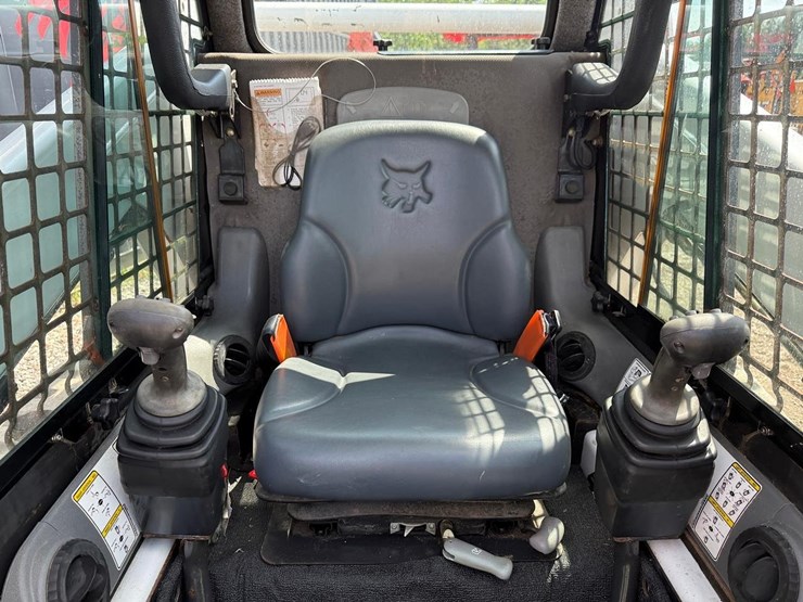 2011-bobcat-t190-image-19