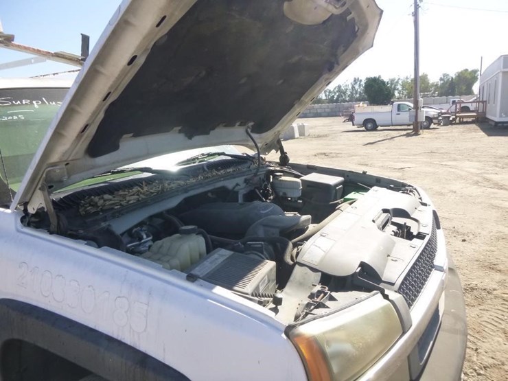 2003-chevrolet-silverado-2500hd-image-27
