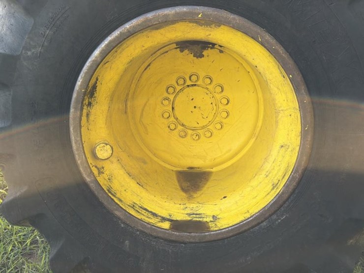 2015-deere-648l-image-25