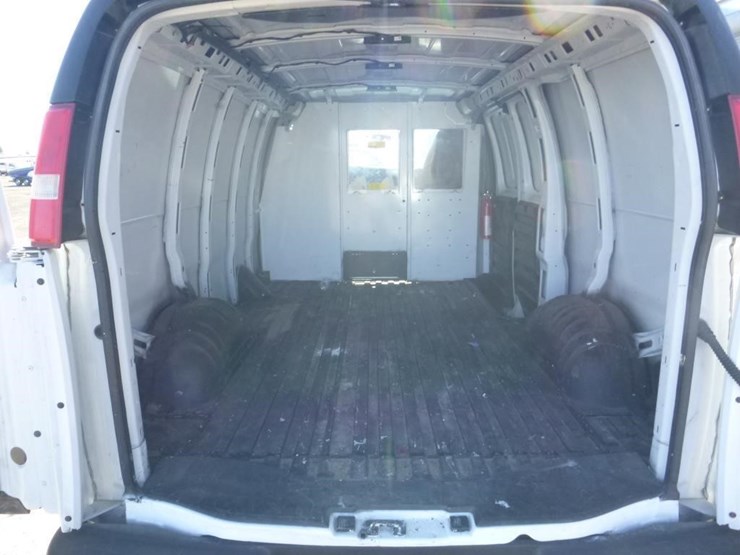 2015-chevrolet-express-2500-image-8