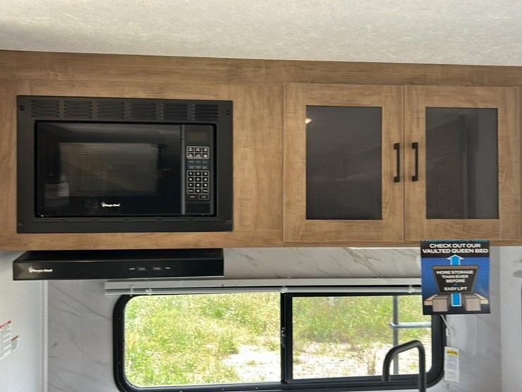 #143-•-2024-forest-river-coachmen-freedom-express-ultra-lite-246rks-camper-image-43