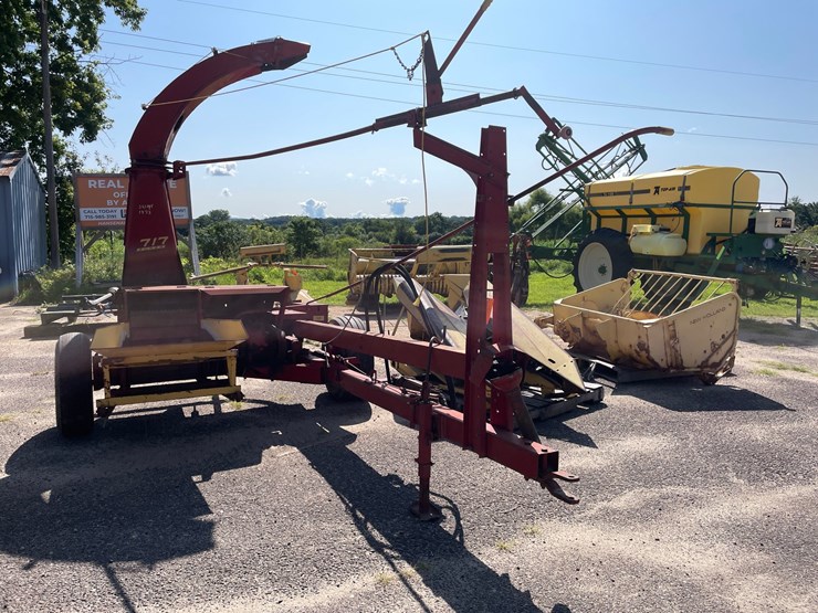 new-holland-s717-image-1