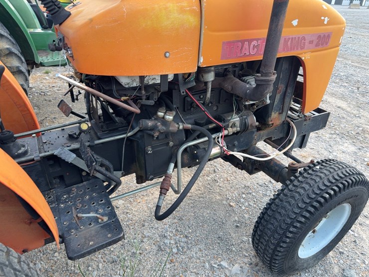 2004-tractor-king-200-image-16