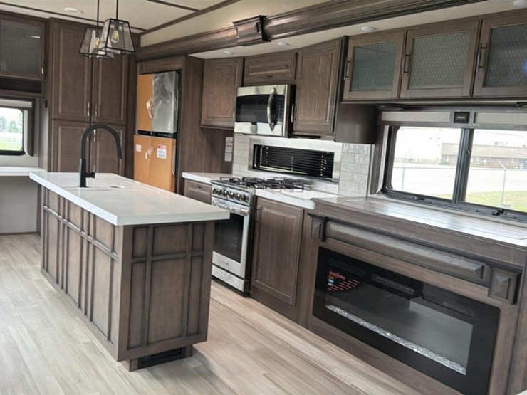 #138-•-2022-grand-design-solitude-345gk-camper-image-42