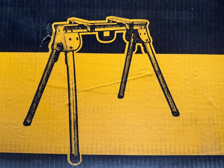 #39210-•-work-stand-with-miter-saw-brackets-image-3