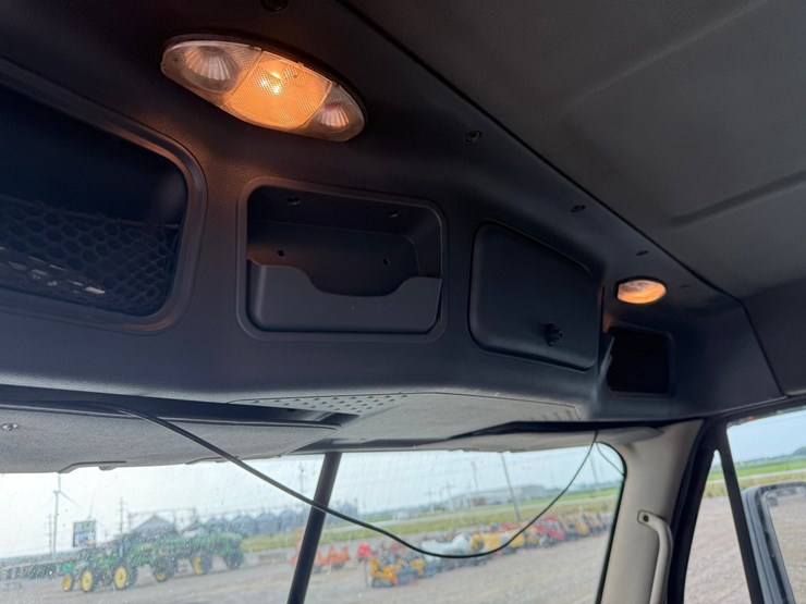 2016-freightliner-cascadia-125-image-52
