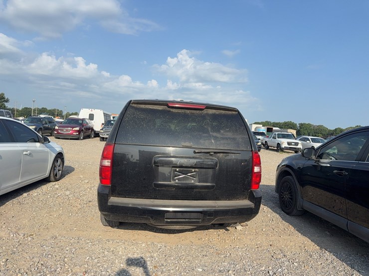 2014-chevrolet-tahoe-image-19
