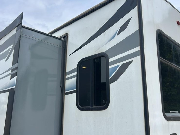 #142-•-2022-keystone-passport-grand-touring-series-2870rl-camper-image-32