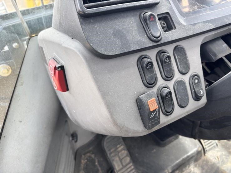 2019-komatsu-wa200-8-image-31