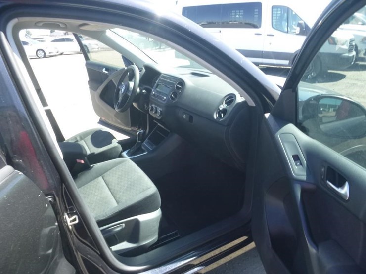 2012-volkswagen-tiguan-image-6