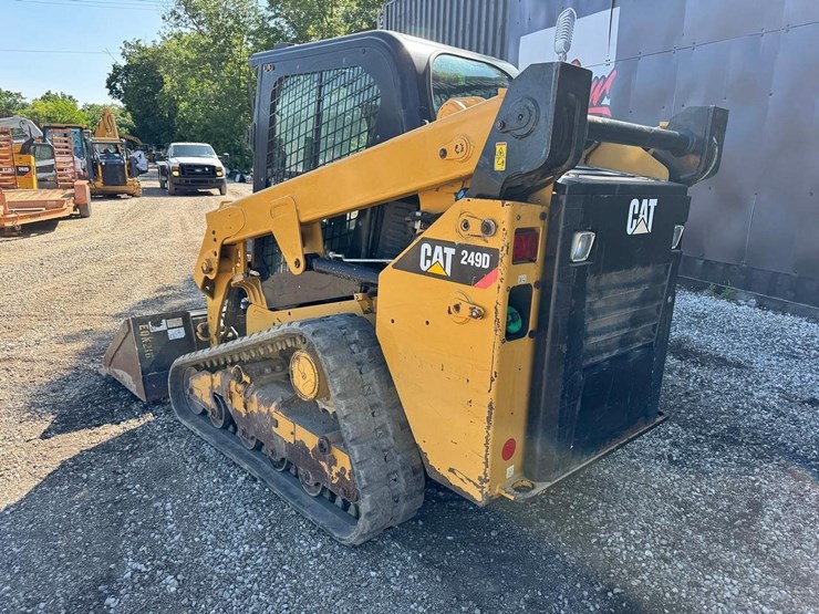 2017-caterpillar-249d-image-4