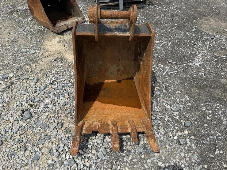 tag-24”-excavator-bucket-image-1