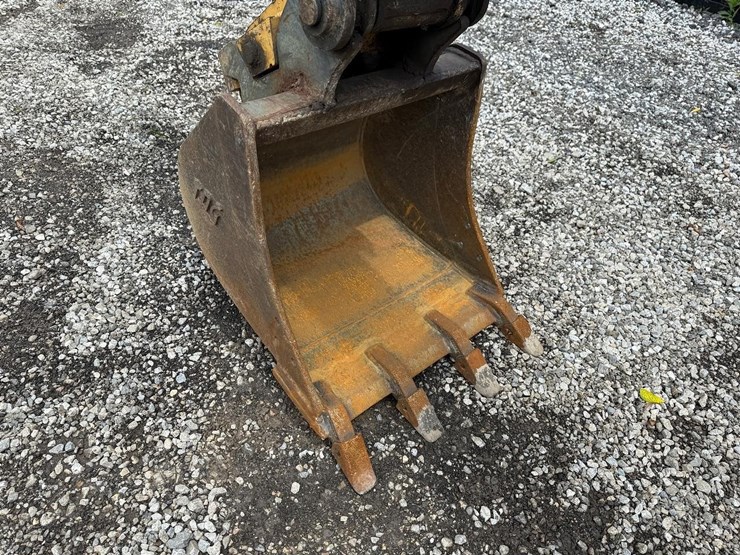 2010-john-deere-60d-image-8