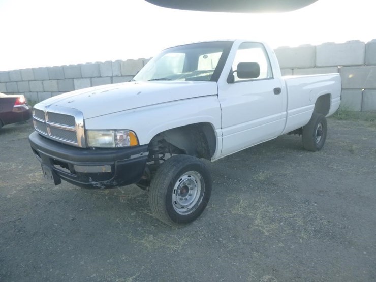 1996-dodge-ram-2500-image-2