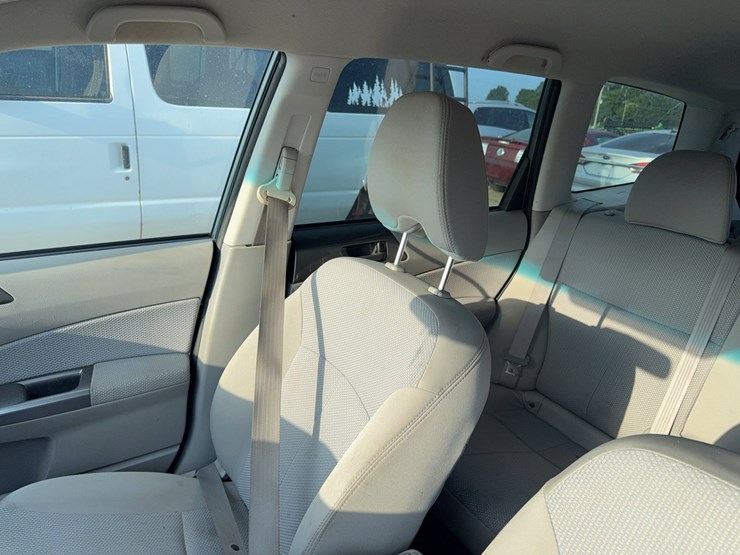 2012-subaru-forester-image-26