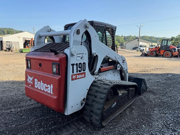 2011-bobcat-t190-image-4