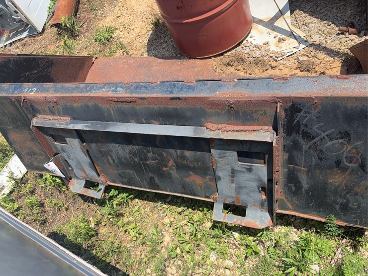 72"-skid-steer-bucket-image-6