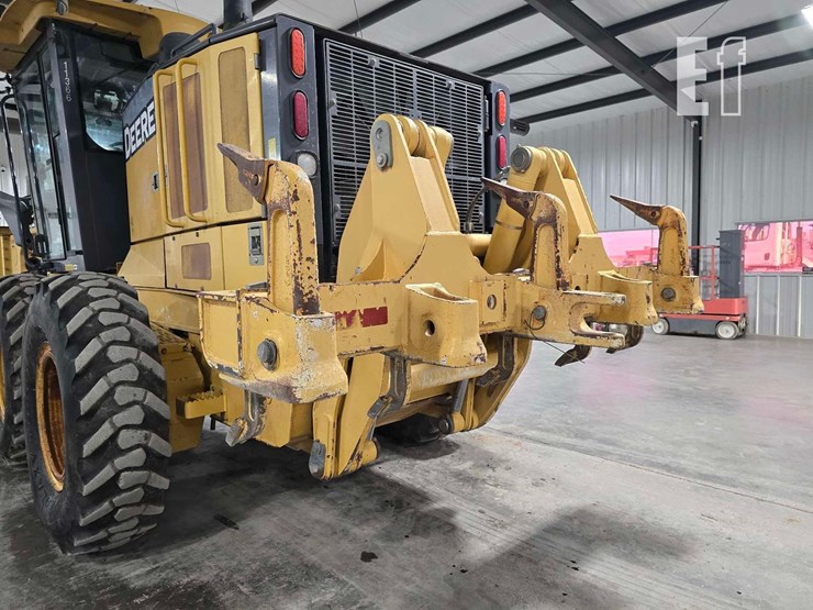 2011-deere-672g-image-12