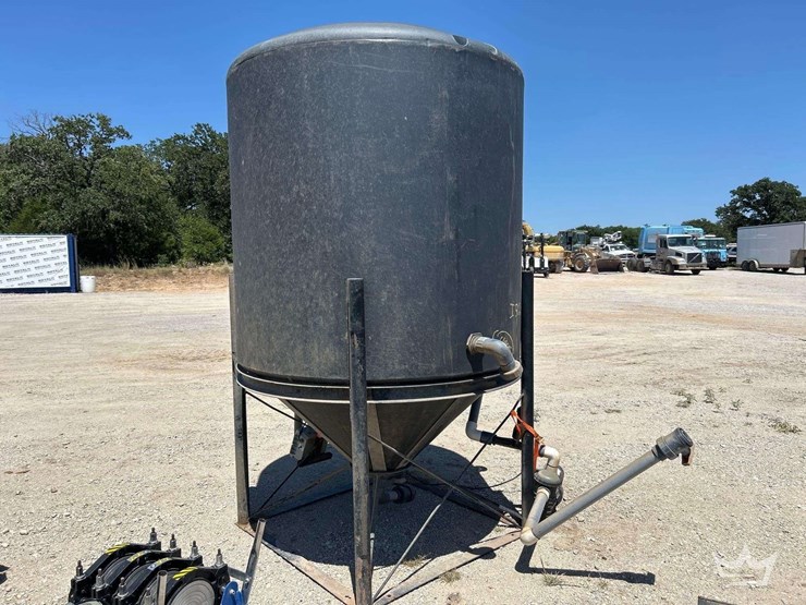 cone-bottom-processing-tank-w/-pump-image-2