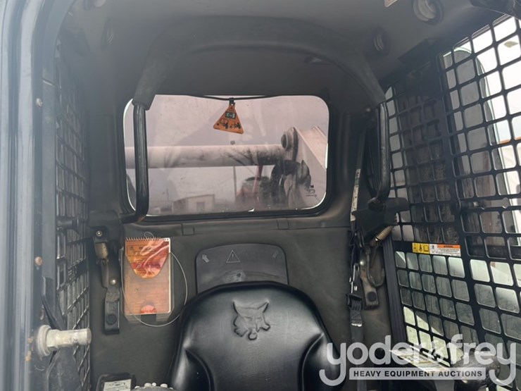 2016-bobcat-t870-image-31